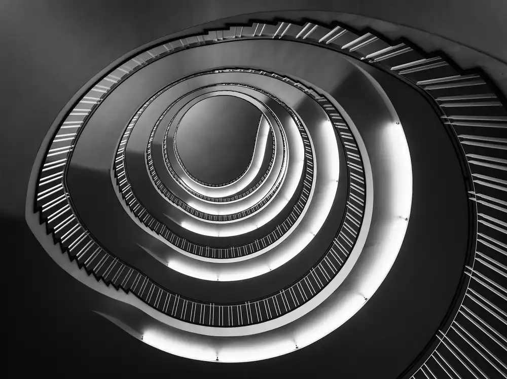 Pauli, Nina: spiral down