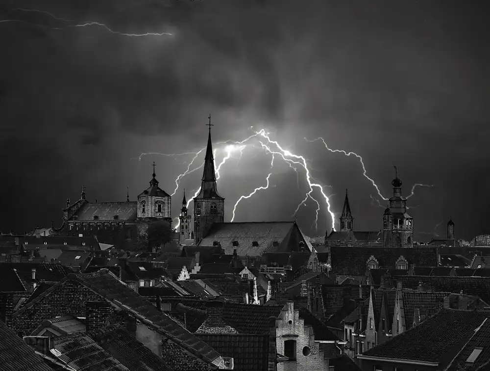 Yvette,,,, Depaepe,,,,: Chaos in the sky of Bruges