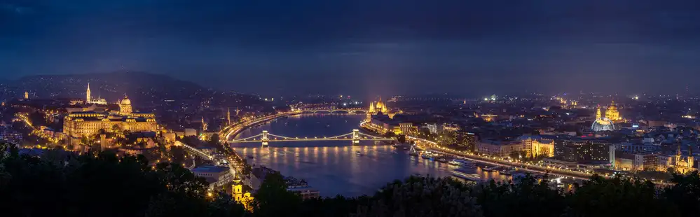 Mørkeberg, D Thomas: Budapest