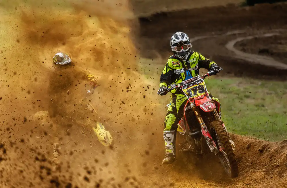 Gonzalez, Carlos: dirt, dust , mud
