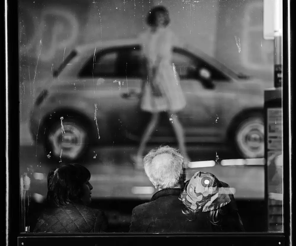 Oncete, Julien: Bus stop
