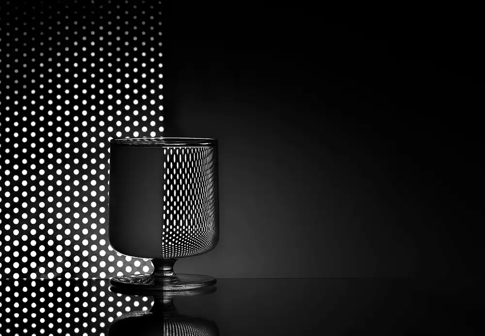 Ianeva, Aida: Black and white glass
