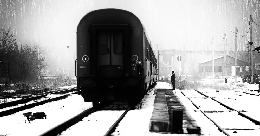 Oncete, Julien: Railway station winter scene