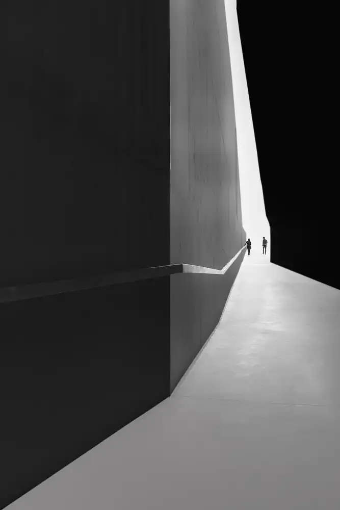 Azevedo, Olavo: Between walls