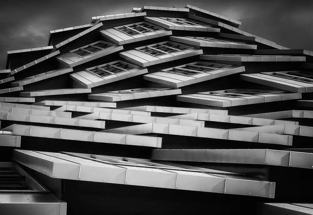 Maastricht, van Henk: The Wave down.!