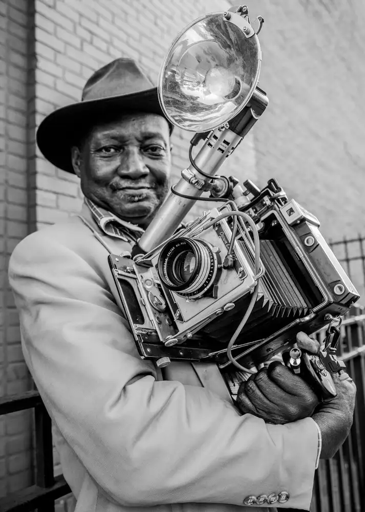 Spiegel, ML Hans: Icona della fotografia di strada di Mr.Louis Mendes/NYC-USA