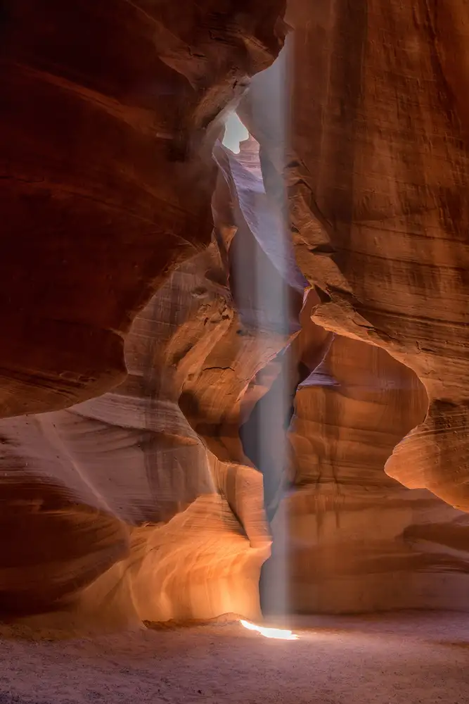 LLERANDI, EDUARDO: The Light Beam