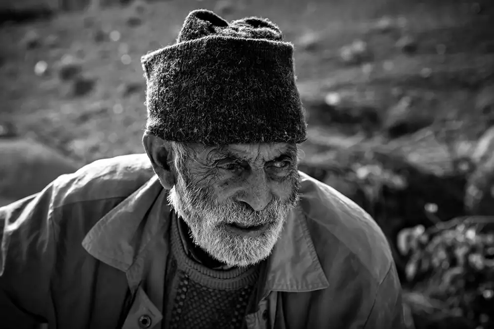 Momeni, Mohammadreza: Kein Name
