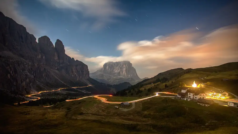 Svoboda, Peter: Night lights in the valley