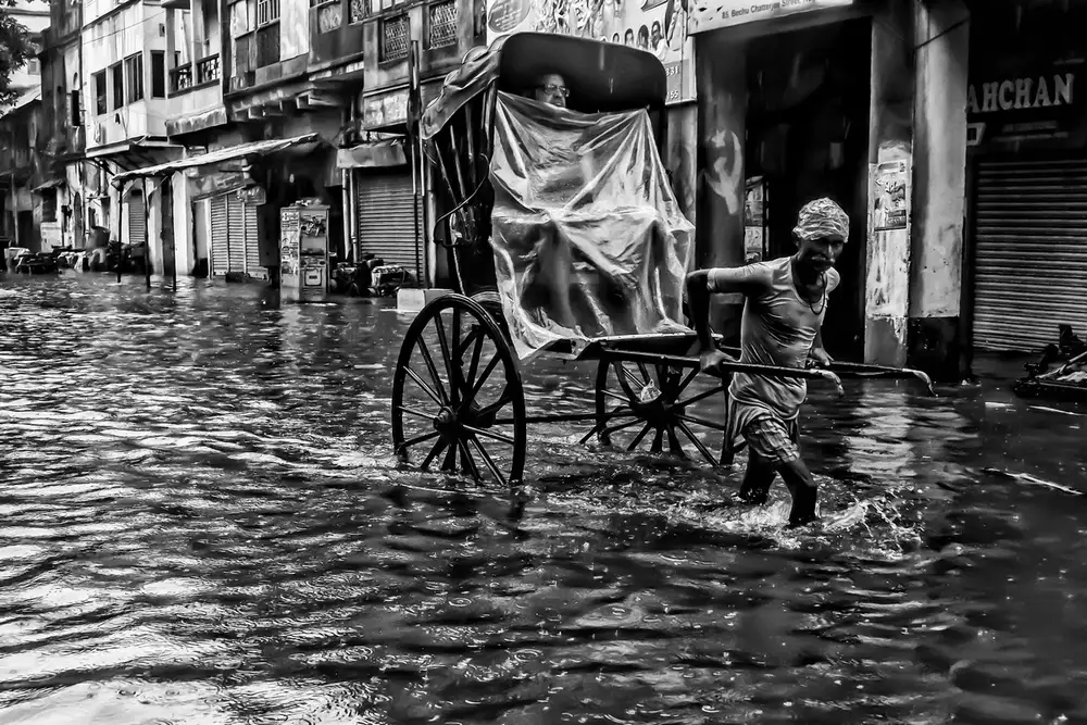 Mukherjee, Debarshi: City Life in Rains