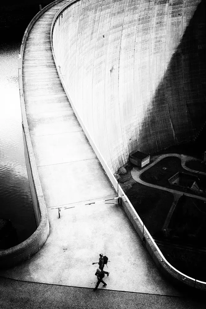 Mihailowitsch, Pia: hiking on the dam wall