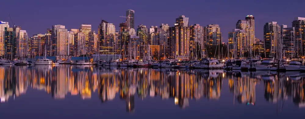 Agazzi, Andreas: Glowing Vancouver