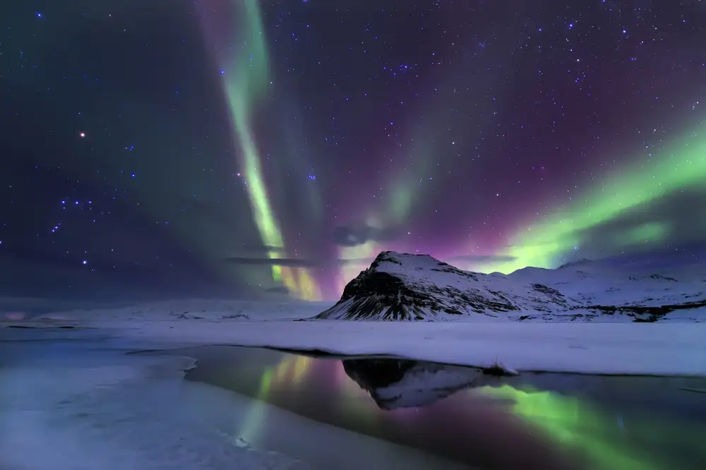 dem, Auf Andrea: Northern Lights reflection