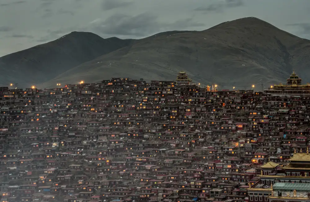 Intarob, Sarawut: Larung Gar Buddist Institute