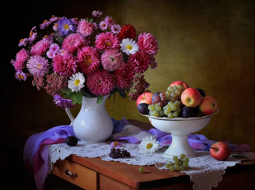 Skorokhod, Tatyana: Still life with a bouquet of asters and fruits