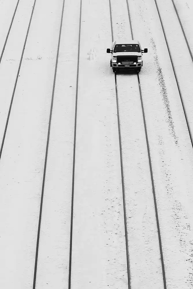 Wang, Jian: Camión de ferrocarril en la nieve.