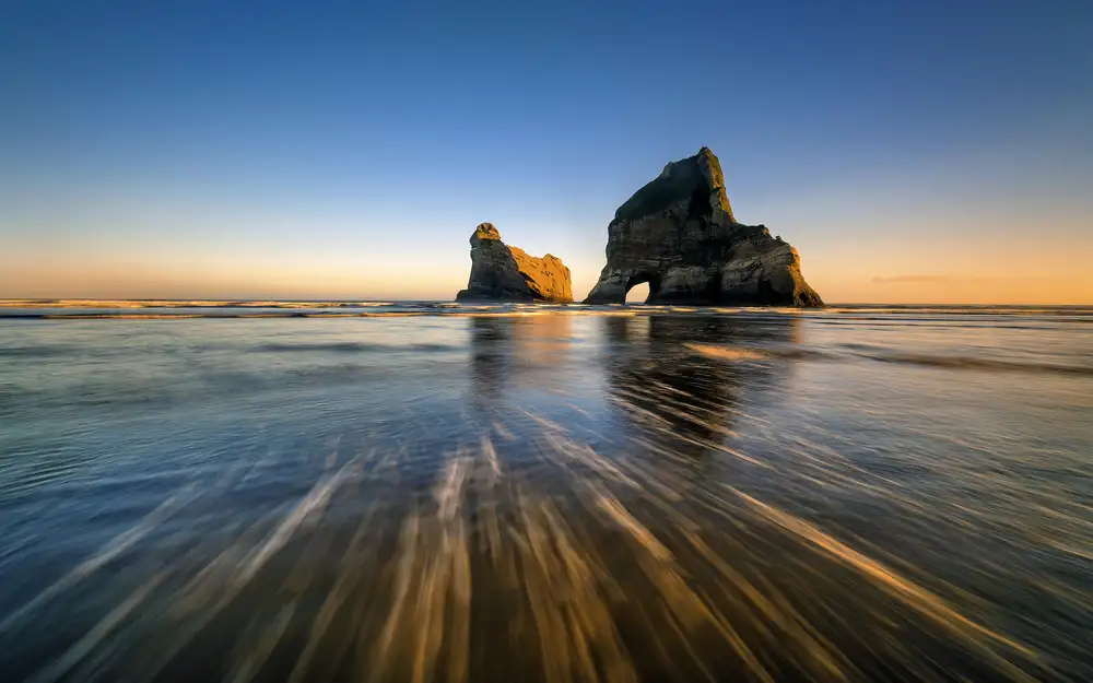 Zhu, Hua: Wharaiki Beach