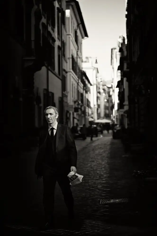 Oncete, Julien: Main street