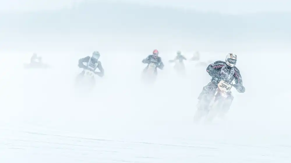 Damstén, Petri: Attraverso la neve