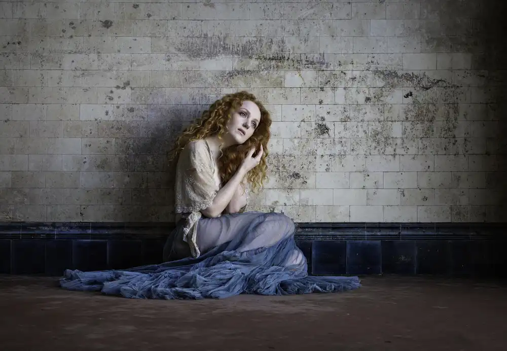 Studio, Catchlight: Azul solitario