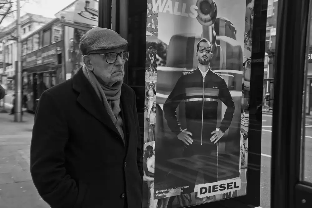 Grifantini, Lorenzo: En la parada de autobus