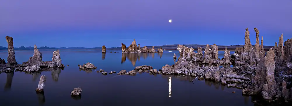 Zhu, Hua: Mono Lake moon rise