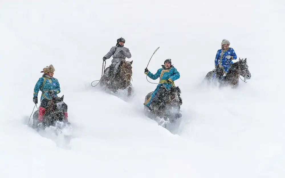 Zhu, Hua: Dancing in the snow