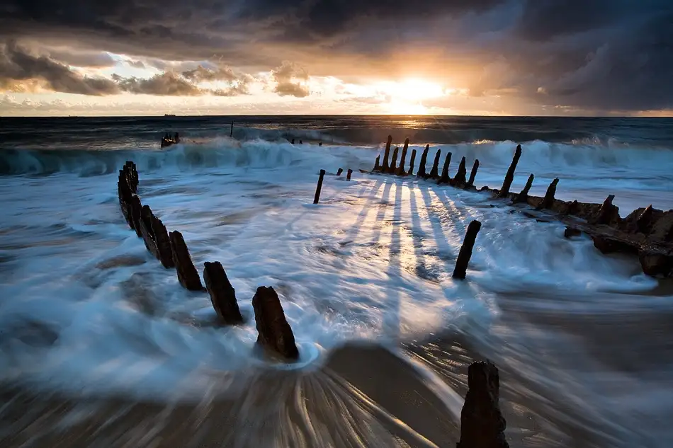 Brackstone, Mel: Shipwrecked