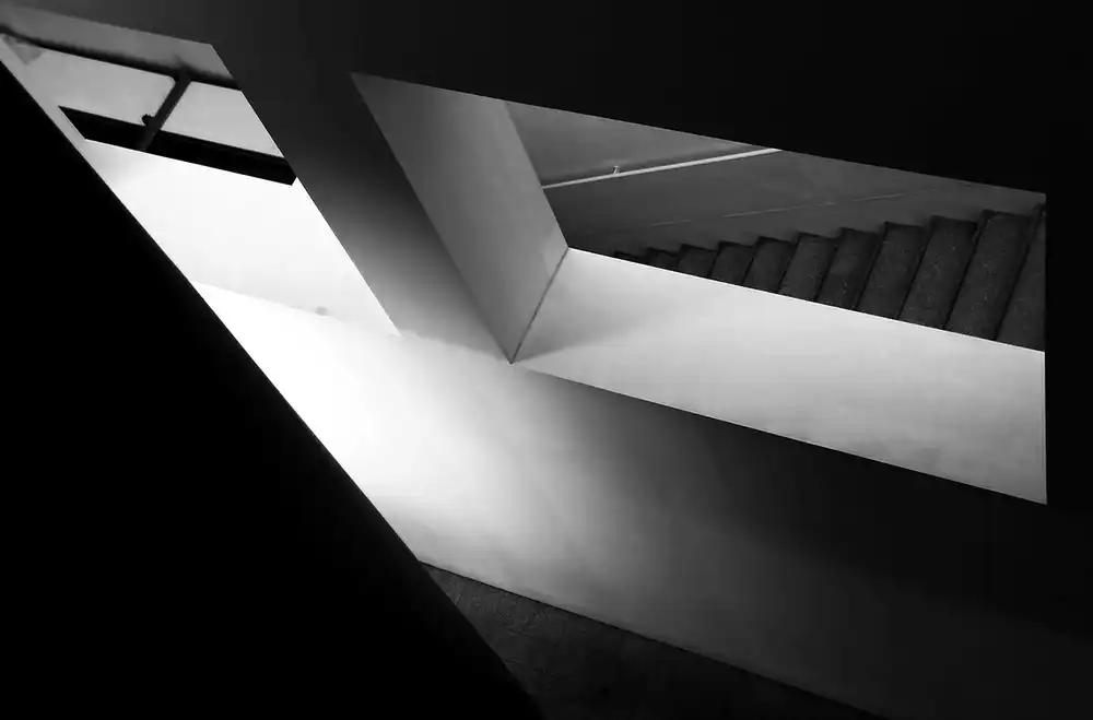 Alves, Fernando: Light and shadow play