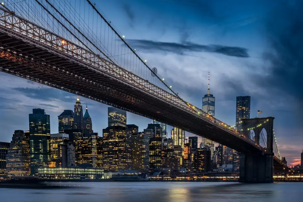 OZMEN, ILKER: Manhattan z Dumbo