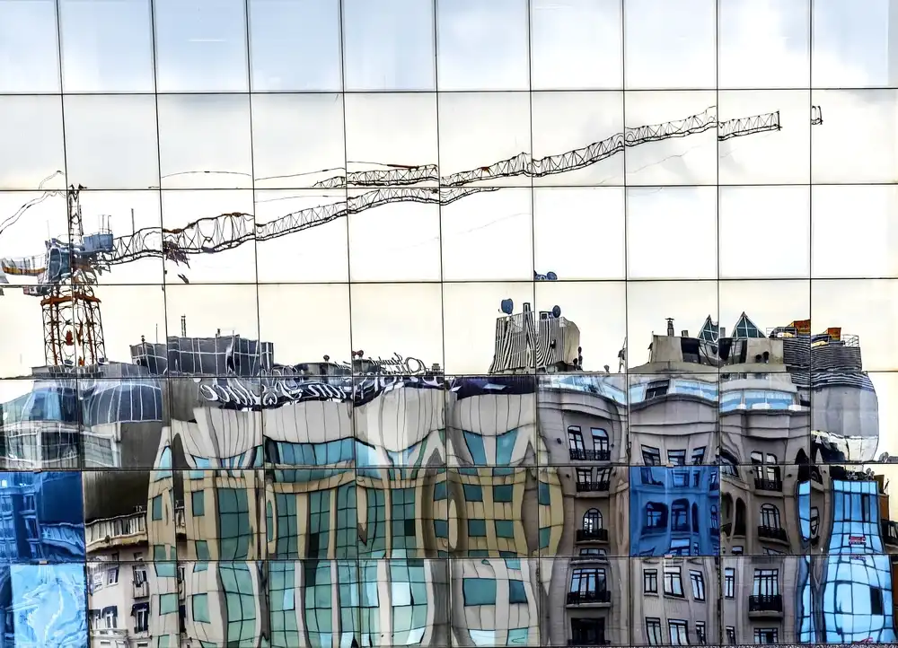 Kızıltug, Ates Ömer: Ciudad nueva en ciudad vieja