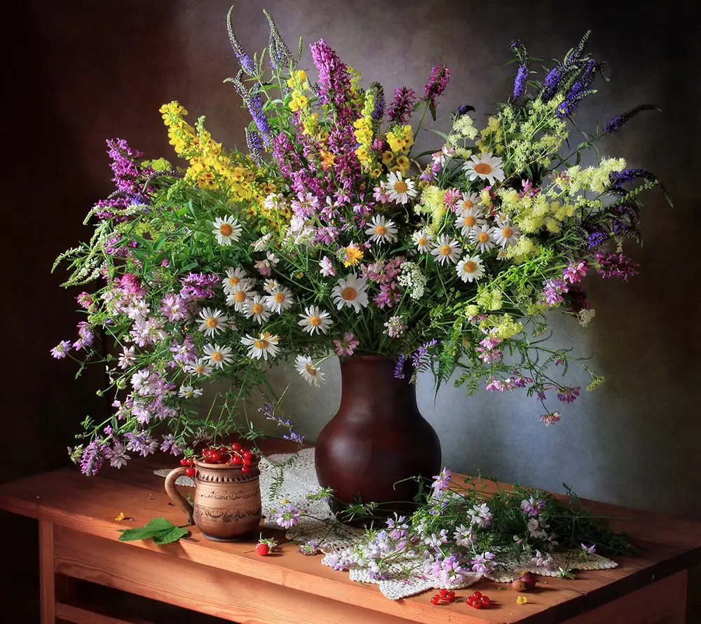 Skorokhod, Tatyana: Still life with wildflowers and berries