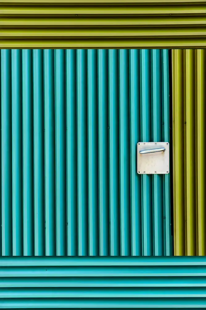 Domont, Jois: Porta in metallo