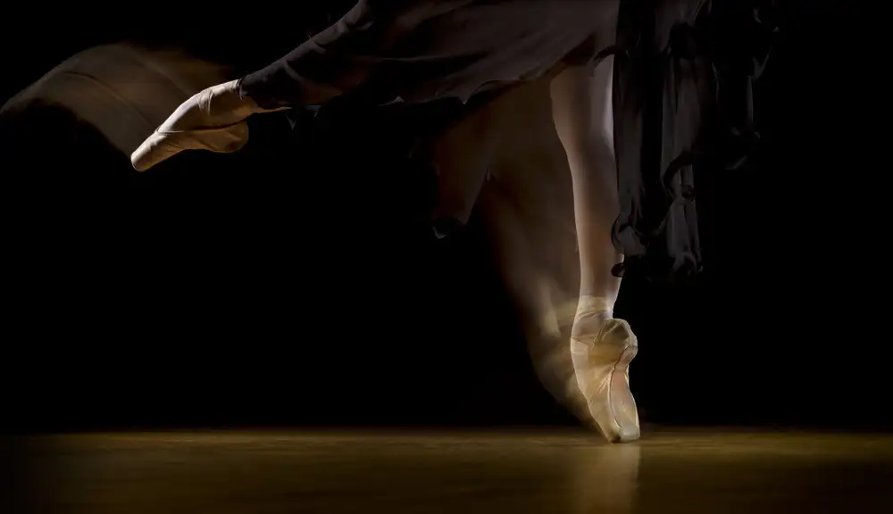 Ashton-Jones, Howard: Kick
