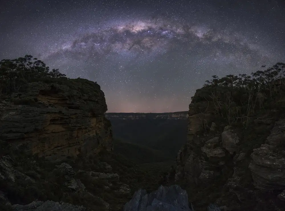 Zhang, Yan: Night Sky over Blue Mountains