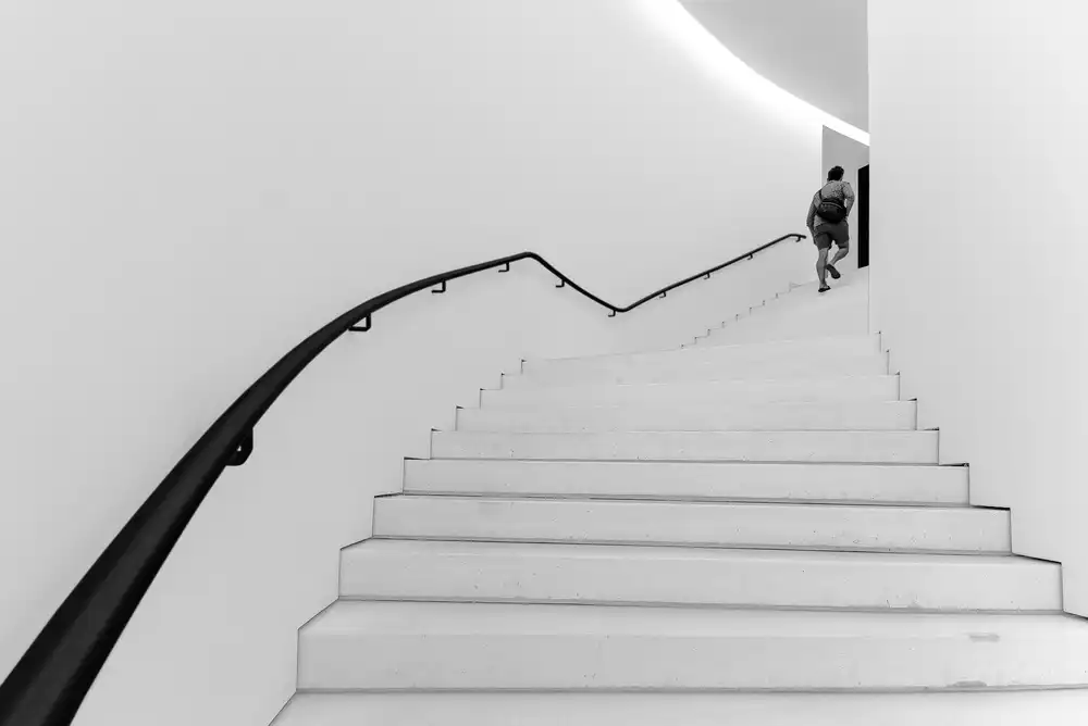 Castro, João: black handrail
