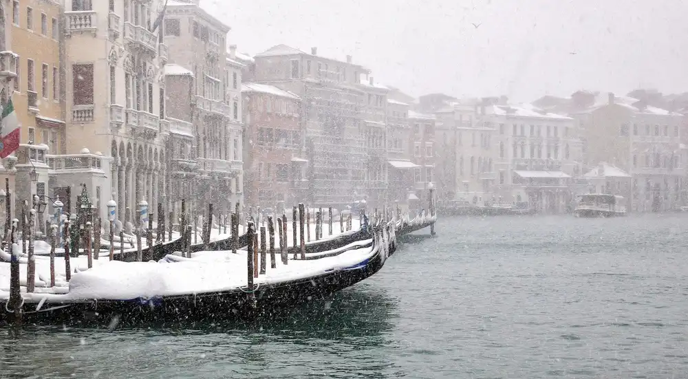 Végh, Izabella: Nevica 3