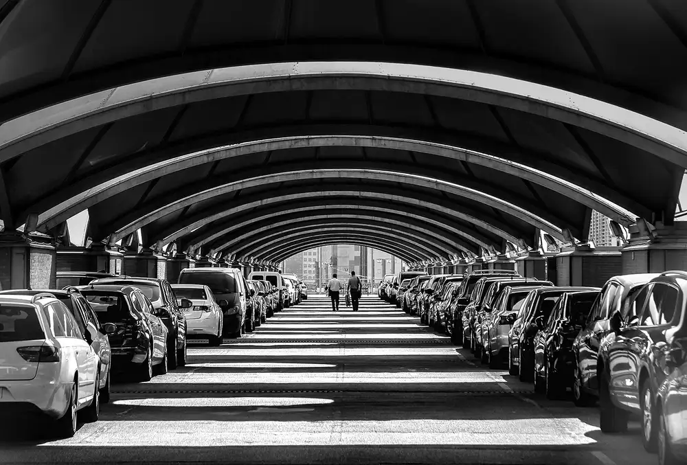 Urrutia, Adolfo: Nel parcheggio