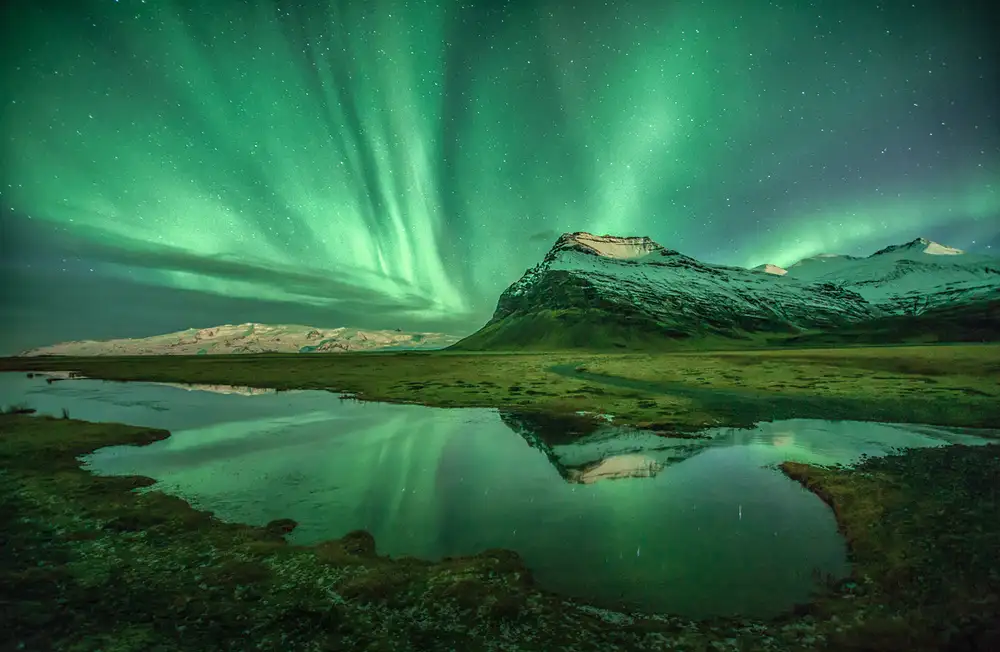 Svoboda, Peter: Mirroring the night lights