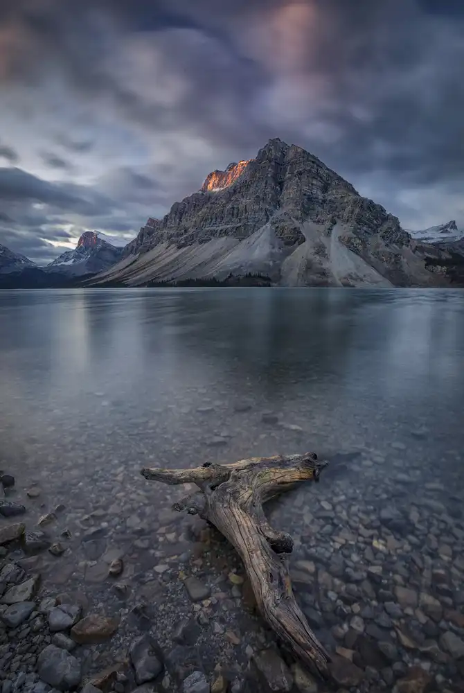 Zheng, Michael: Ein bewölkter Tag in Bow Lake