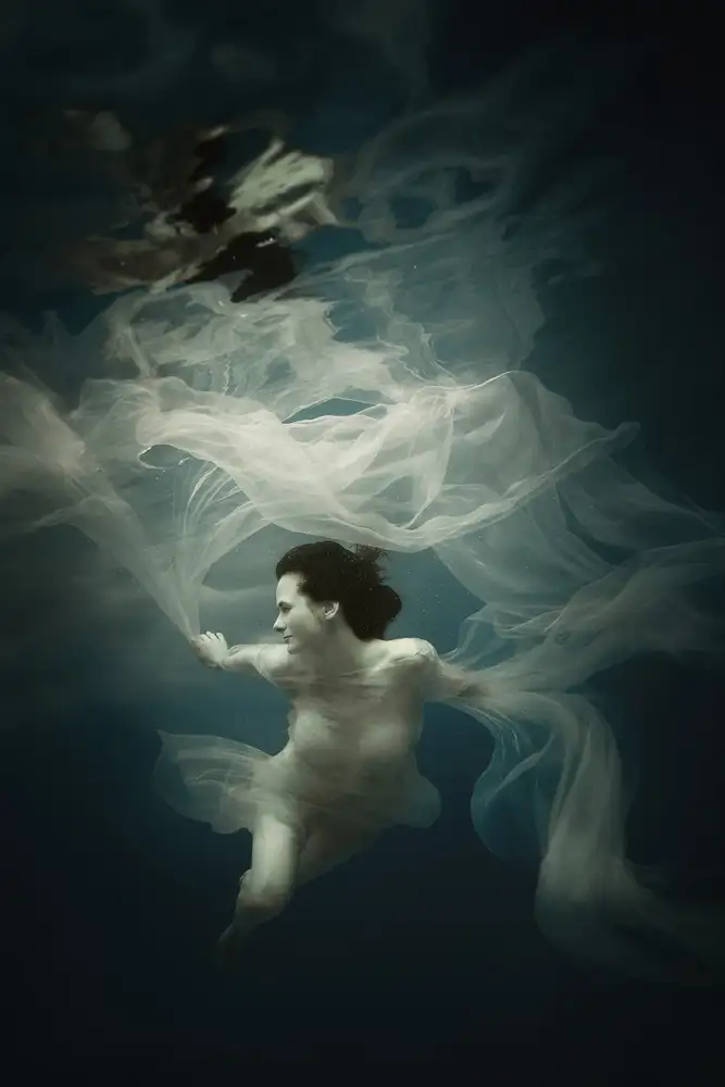 Laudin, Dmitry: Dance of light and water