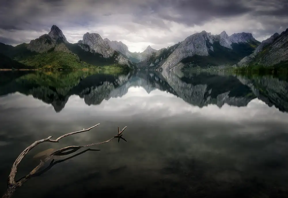Osuna, Fran: Guardians of the lake