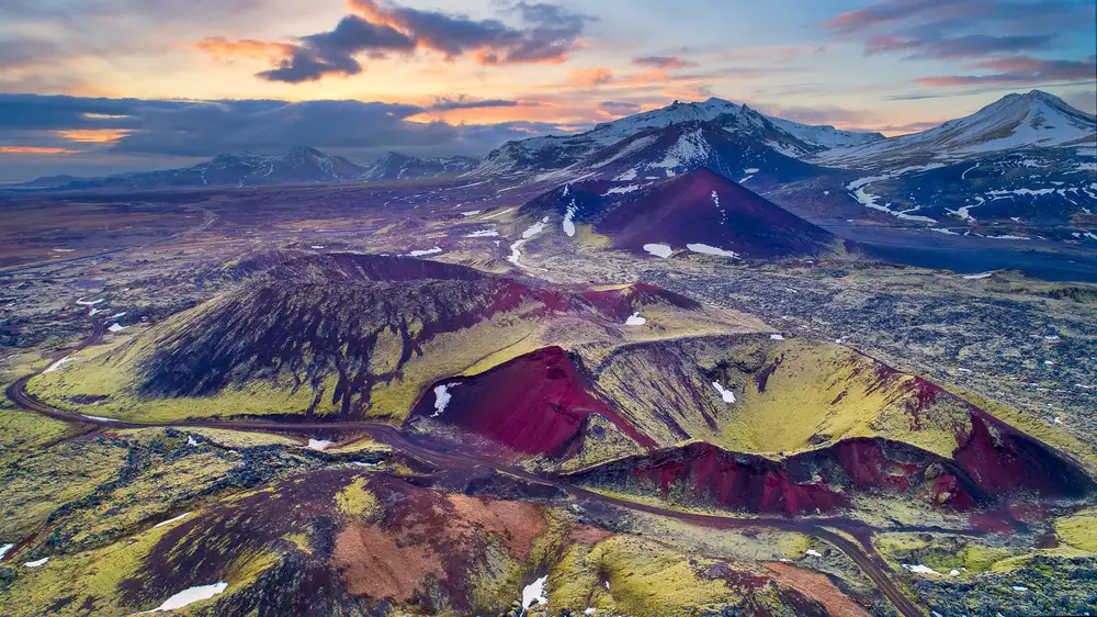 Fan, John: Tierra de volcanes