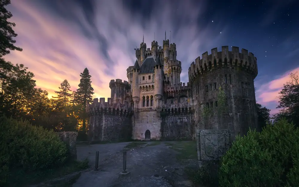 García, M. Jesús: Chiaro di luna sul castello