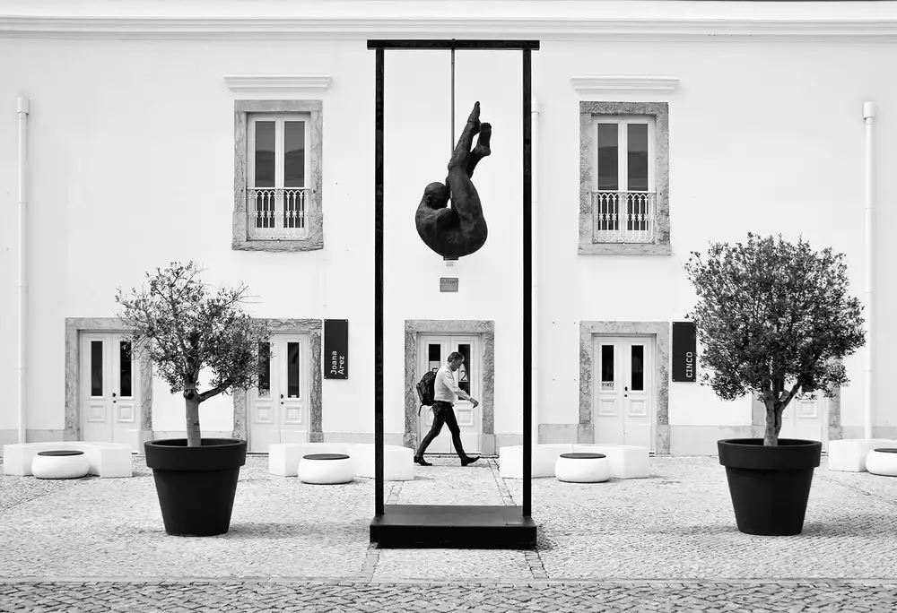Urrutia, Adolfo: The weight of life