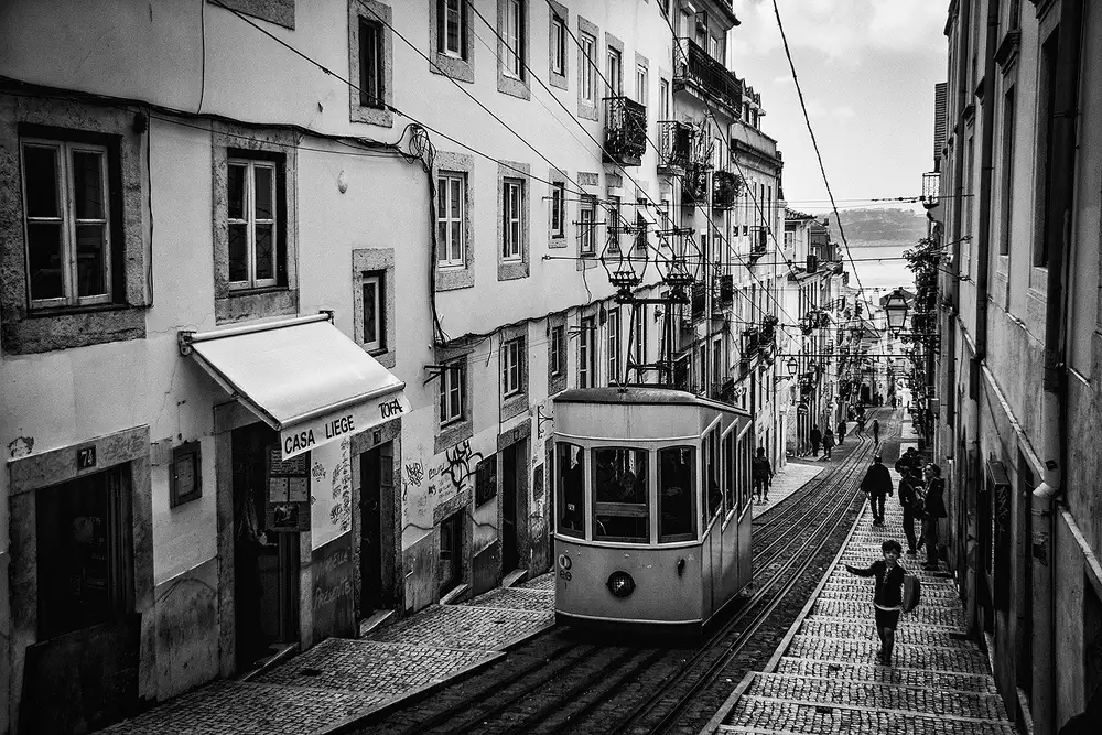 Urrutia, Adolfo: Tram in Lisbon