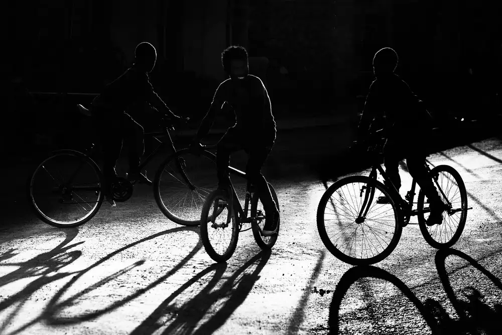 Cavalli, Giovanni: Ragazzi,biciclette,ombra e luce