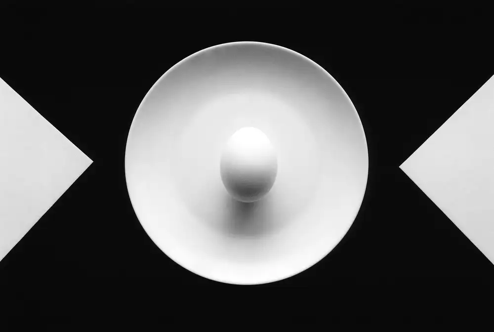 Hrabinsky, Peter: Still life with egg 5