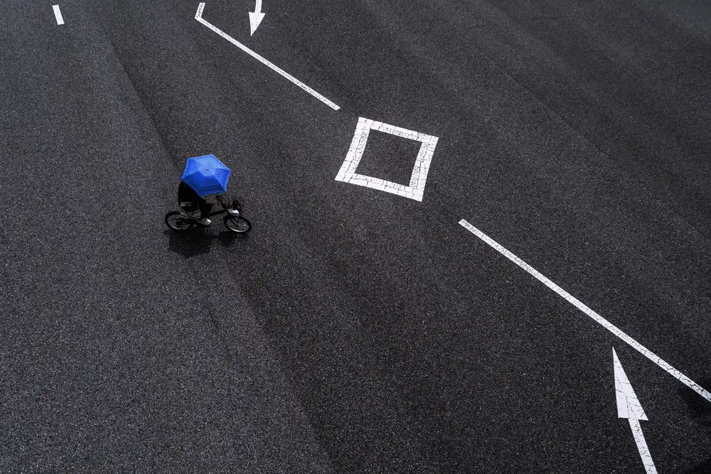 Hashimoto, Tetsuya: A blue parasol