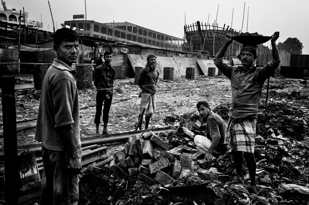 Garmendia, Inazio Joxe: Workers of the shipyard-I - Bangladesh